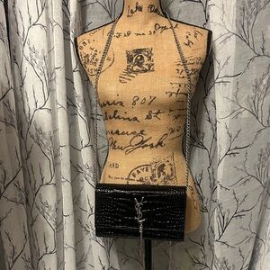 New Fashion Inspired Item (BAG)
CROSSBODY/CLUTCH